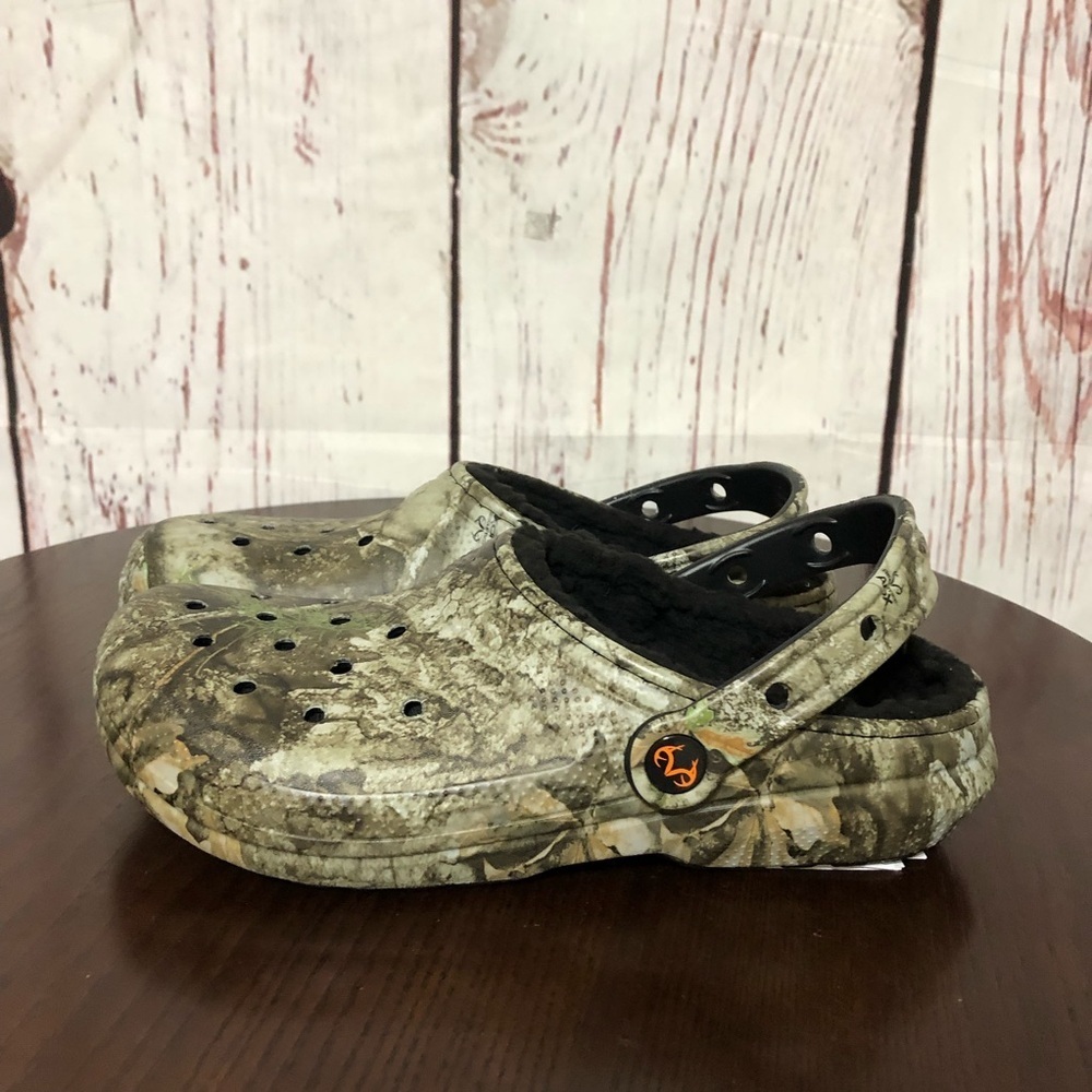 Crocs x Real Tree APX classic lined clog! Perfect for the cooler days 7